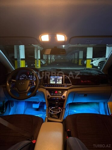 Hyundai Elantra-5