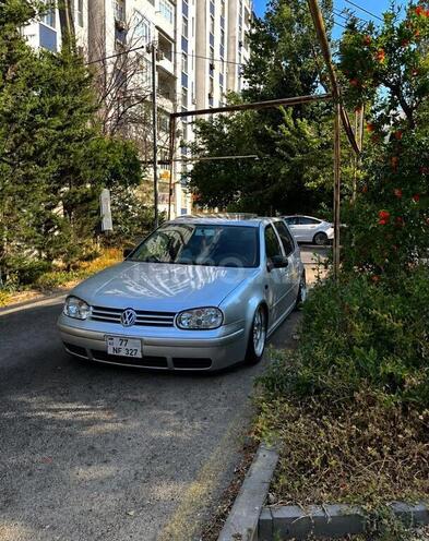 Volkswagen Golf-1