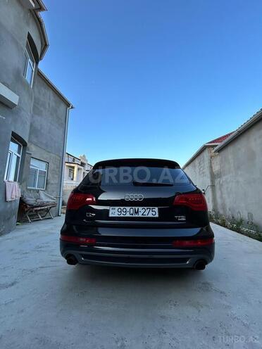Audi Q7-11