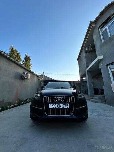 Audi Q7-12