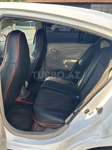 Nissan Sunny-11
