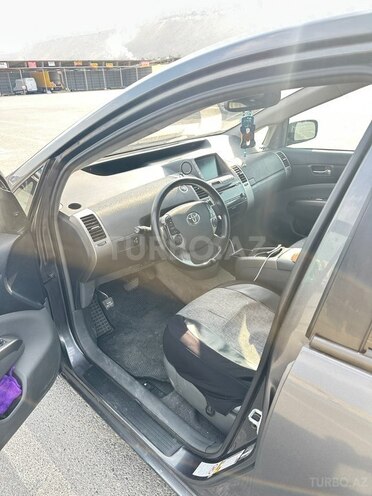 Toyota Prius-4