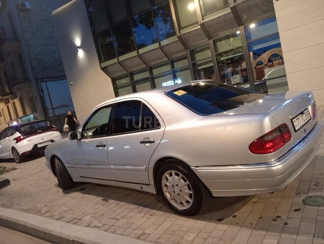 Mercedes E 320-5