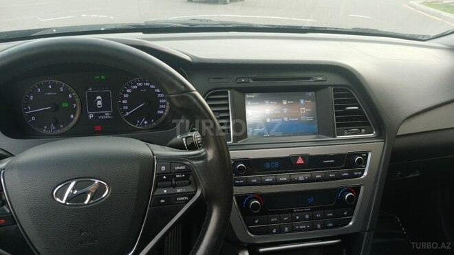 Hyundai Sonata-5
