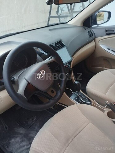 Hyundai Accent-5
