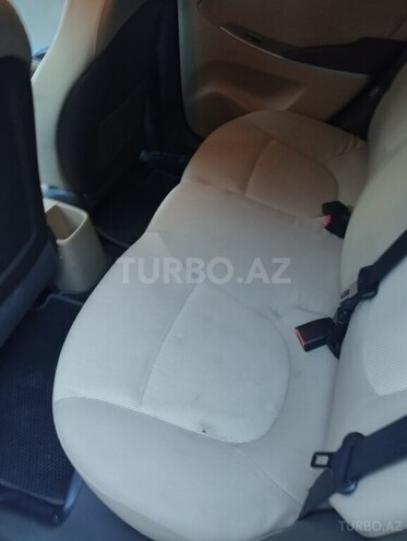 Hyundai Accent-4