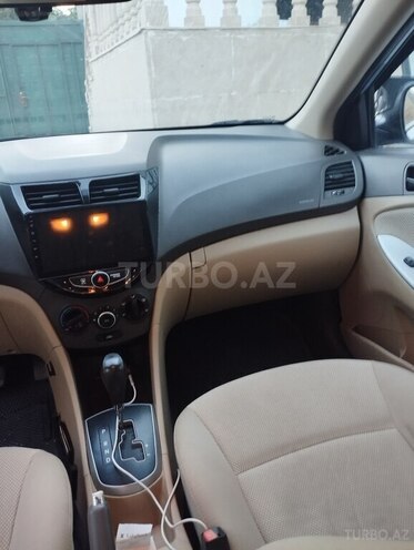 Hyundai Accent-7