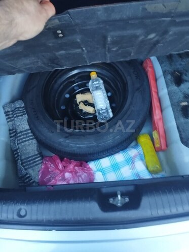 Hyundai Accent-11