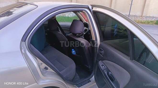 Nissan Sunny-5