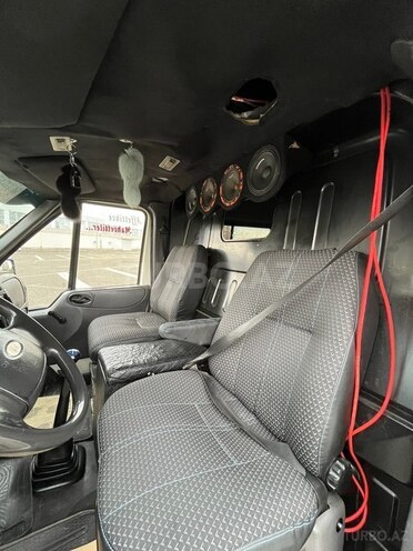 Ford Transit-11
