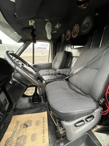 Ford Transit-9