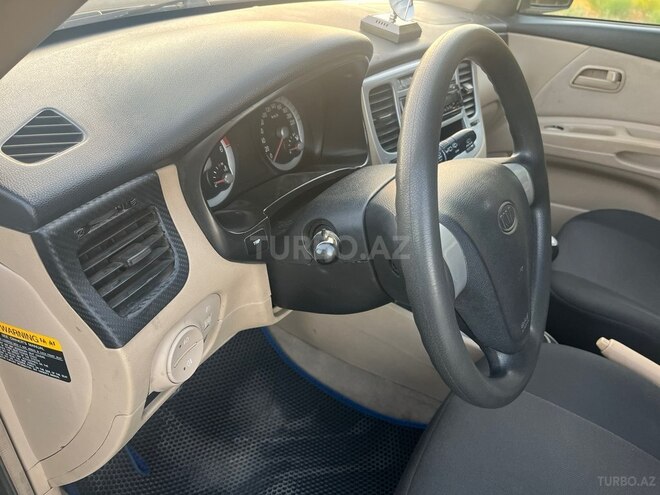 Kia Rio-13