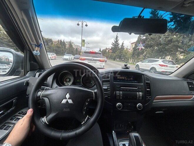 Mitsubishi Pajero-13