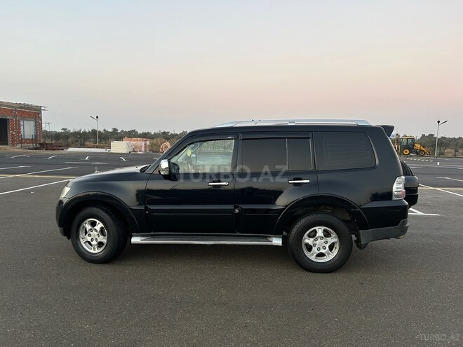 Mitsubishi Pajero-6