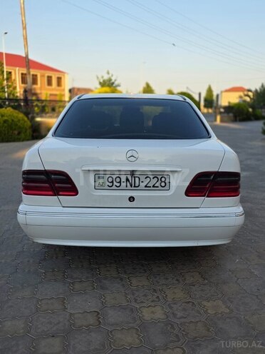 Mercedes E 220-2