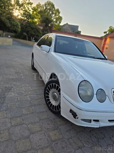 Mercedes E 220-3