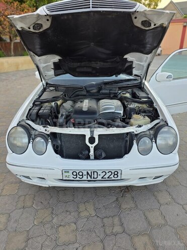 Mercedes E 220-12