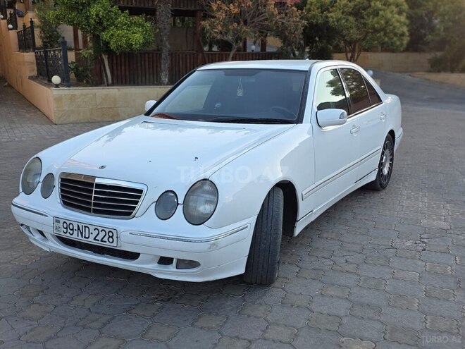 Mercedes E 220-10