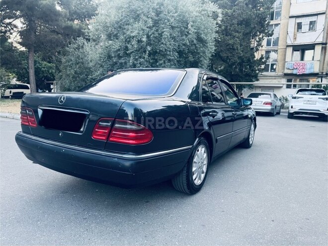Mercedes E 230-5