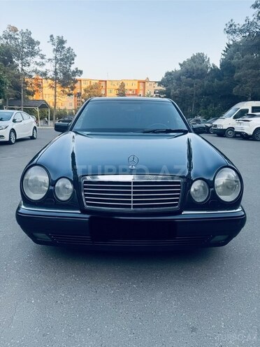 Mercedes E 230-1