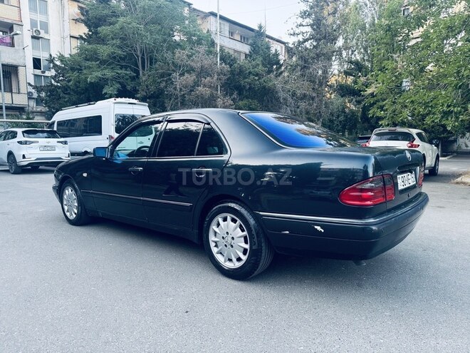 Mercedes E 230-3