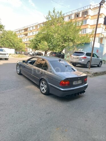 BMW 528-4