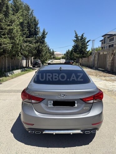 Hyundai Elantra-6