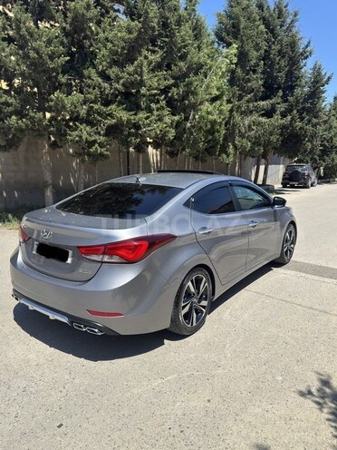 Hyundai Elantra-4