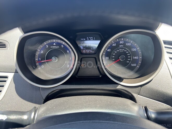 Hyundai Elantra-14