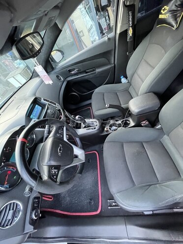 Chevrolet Cruze-13