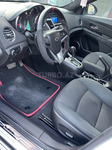 Chevrolet Cruze-12
