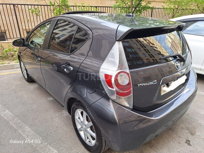 Toyota Prius C-5