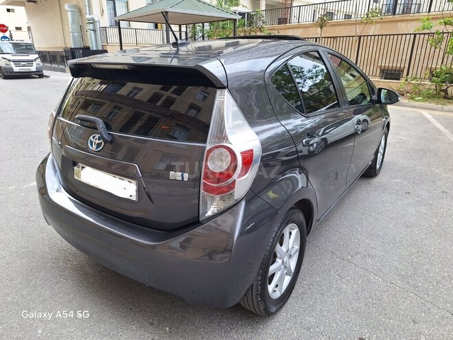 Toyota Prius C-4