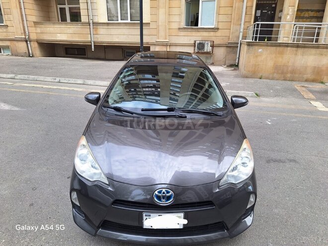 Toyota Prius C-1
