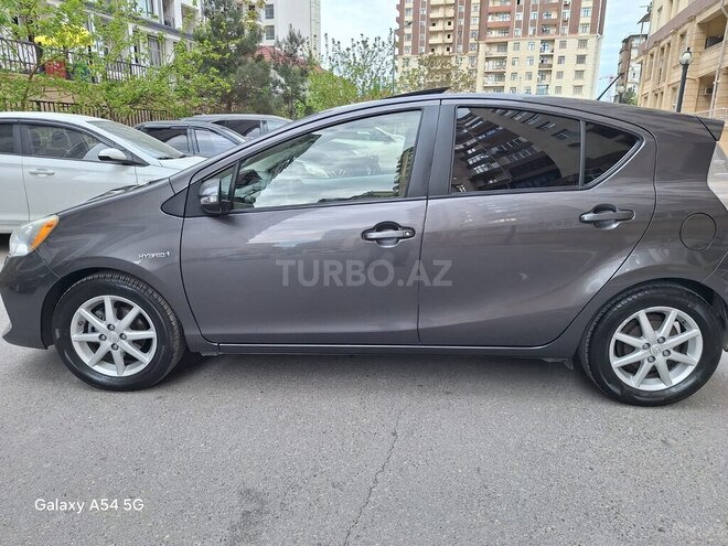 Toyota Prius C-3