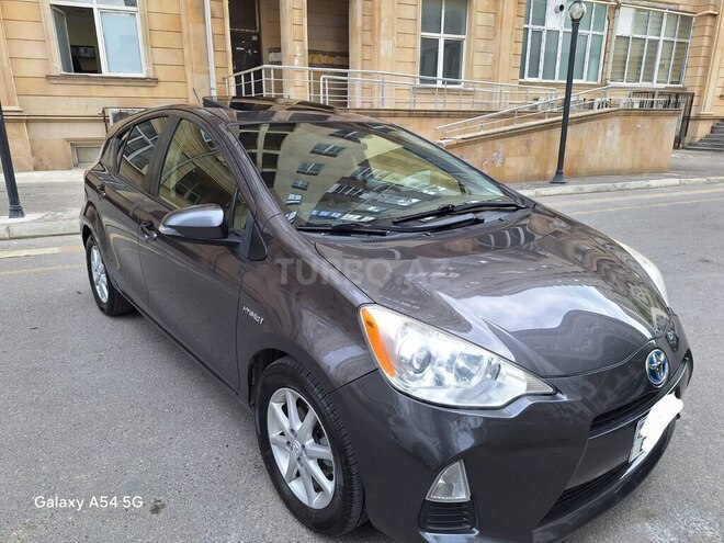 Toyota Prius C-7