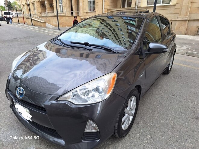Toyota Prius C-6