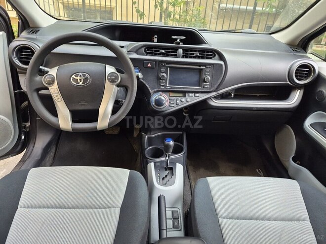 Toyota Prius C-12