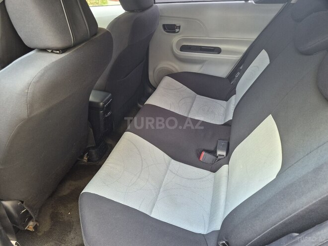 Toyota Prius C-13