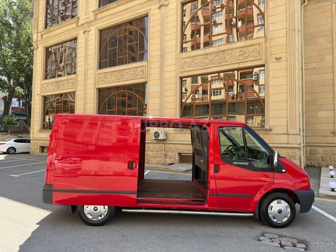 Ford Transit-10