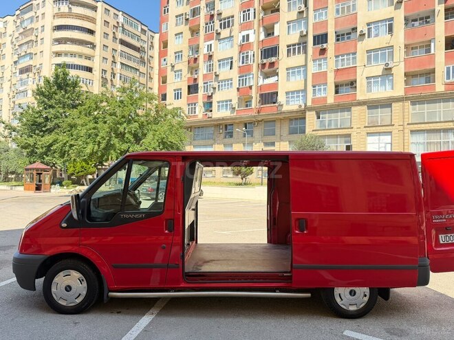 Ford Transit-13