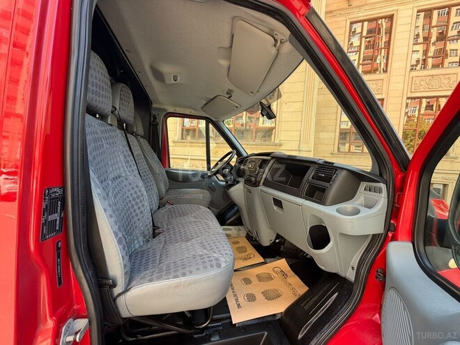 Ford Transit-17