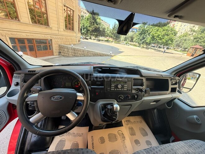 Ford Transit-16