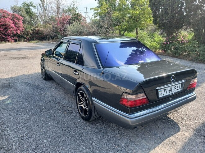 Mercedes 220 E-2