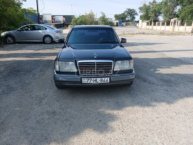 Mercedes 220 E-1
