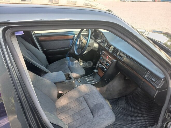 Mercedes 220 E-9