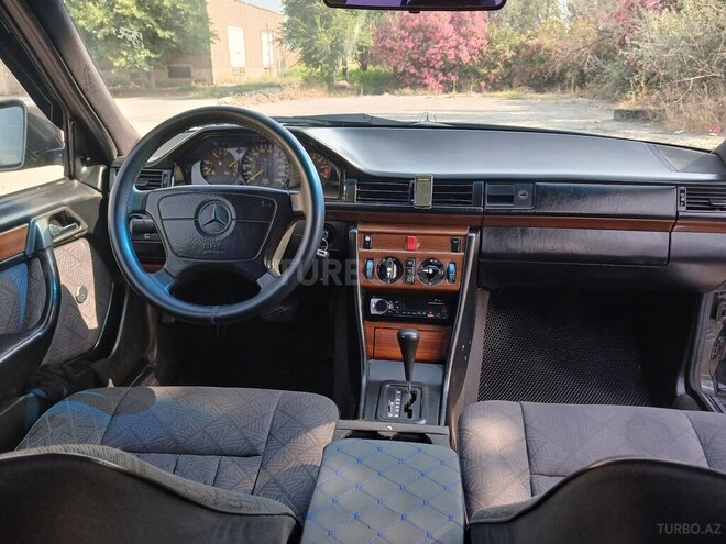 Mercedes 220 E-8