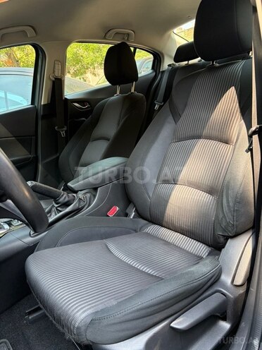 Mazda 3-10