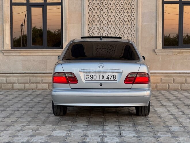 Mercedes E 220-5