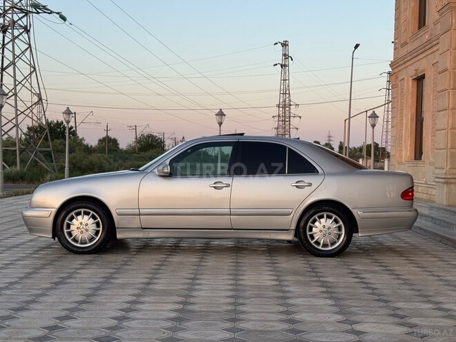 Mercedes E 220-3